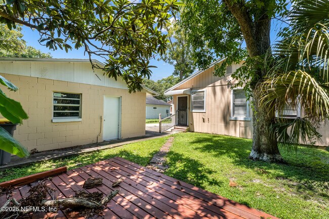 Building Photo - 1018 W 23rd St