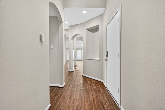 Building Photo - 17162 Summer Hollow Dr