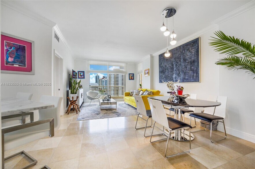 Building Photo - 888 Brickell Key Dr