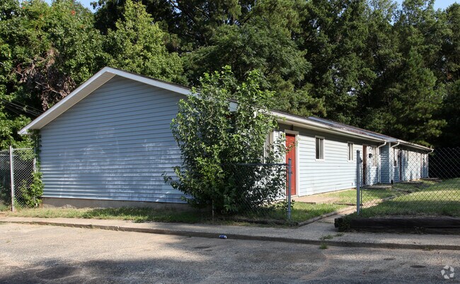 Primary Photo - 1015 Lowry Ave