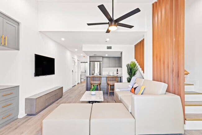 Building Photo - 8115 Thomas Dr