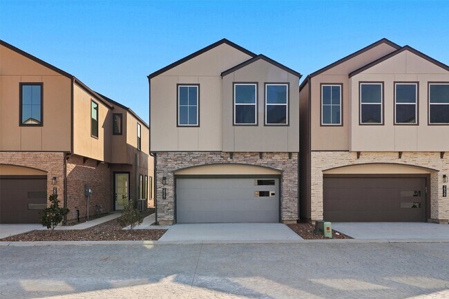 Building Photo - 2927 El Fenice Ln