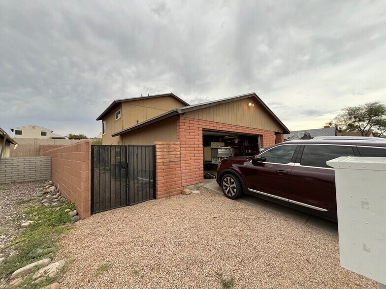Building Photo - 4560 W Dunn Pl