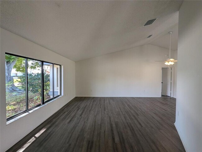 Building Photo - 11322 Torrey Pines Dr