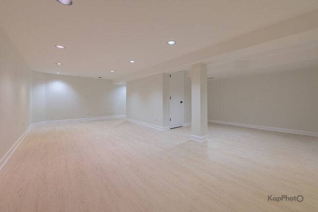 Building Photo - 102 N Waterford Dr