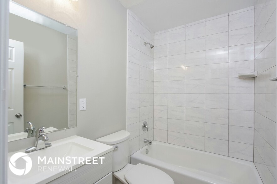 Building Photo - 816 65th Ave W