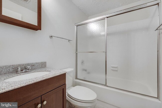 Building Photo - 9622 Cinnamon Creek Dr