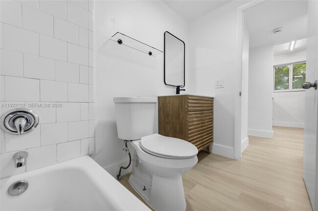 Building Photo - 12101 NE 6th Ave