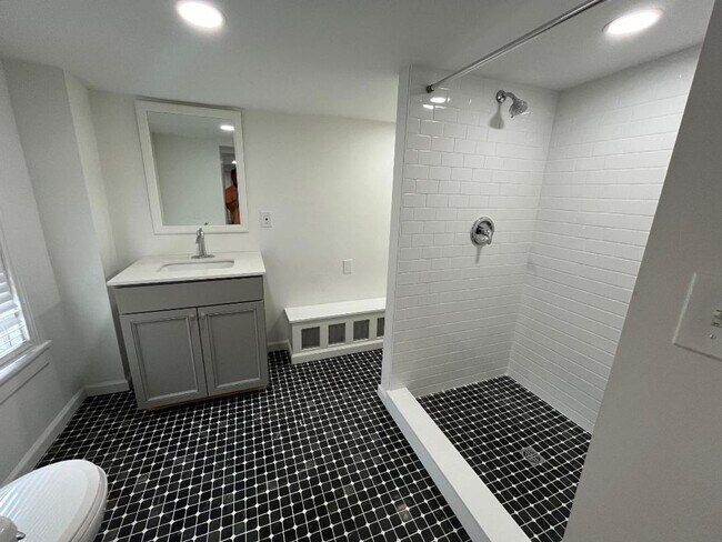 Building Photo - 1 Bedroom, 1 bath