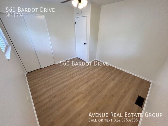Building Photo - 560 Bardot Dr