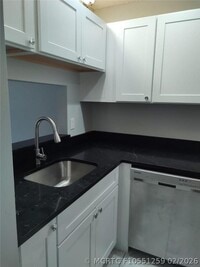 Building Photo - 1022 Twin Lakes Dr