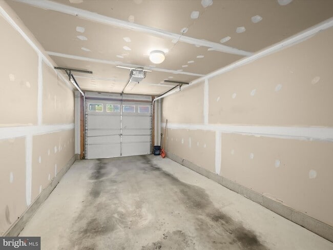 Building Photo - 10713 Symphony Way
