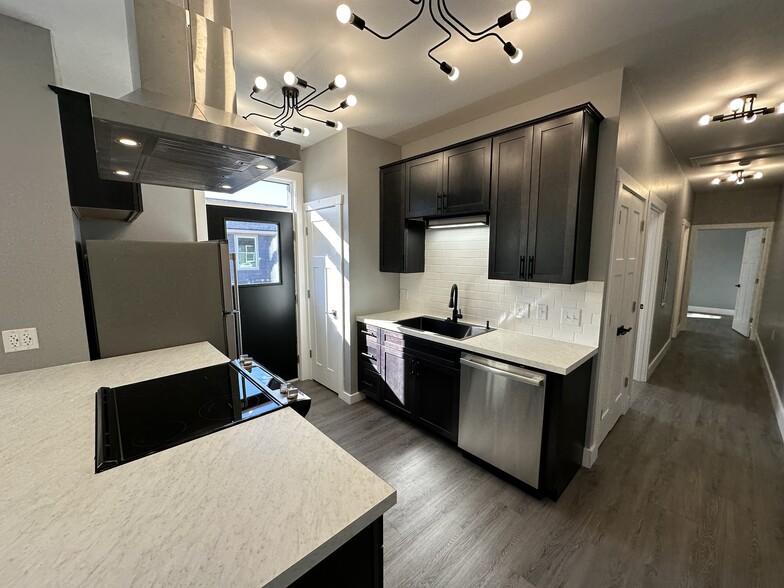 Building Photo - 1102 S Malott St