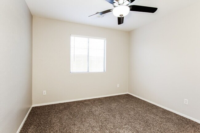 Building Photo - 11209 W Rio Vista Ln