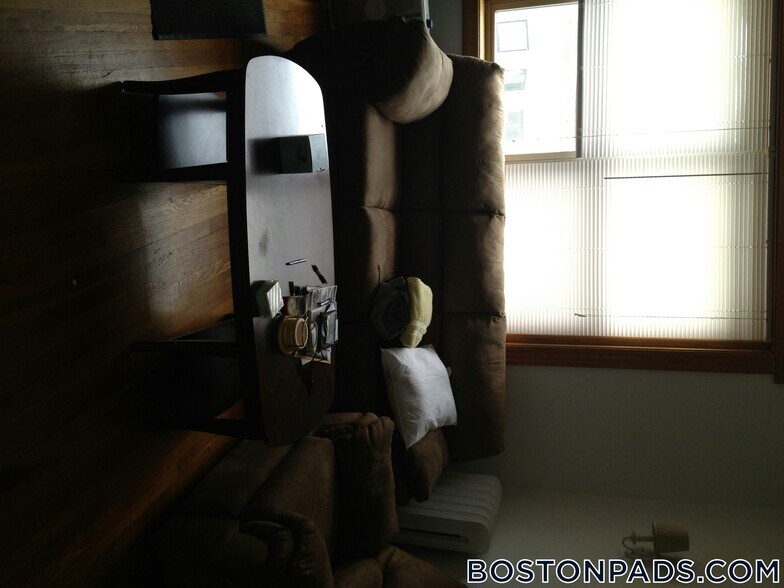 Building Photo - 99 Hancock St