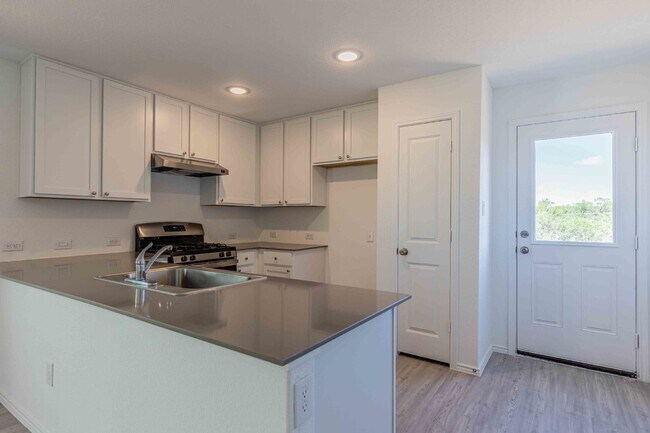 Building Photo - 9143 Coronal Rings