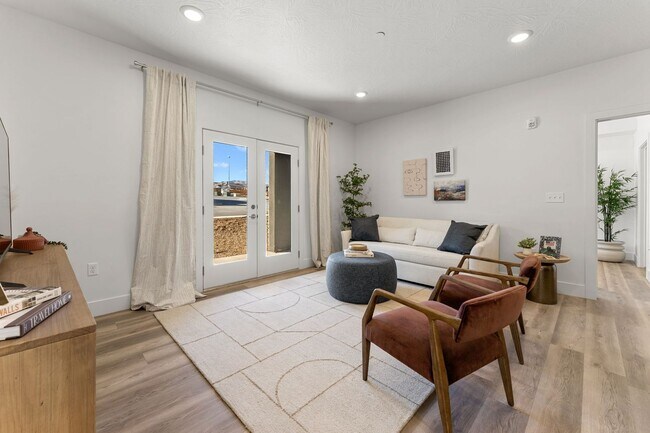 Building Photo - 302 S Divario Cyn Dr