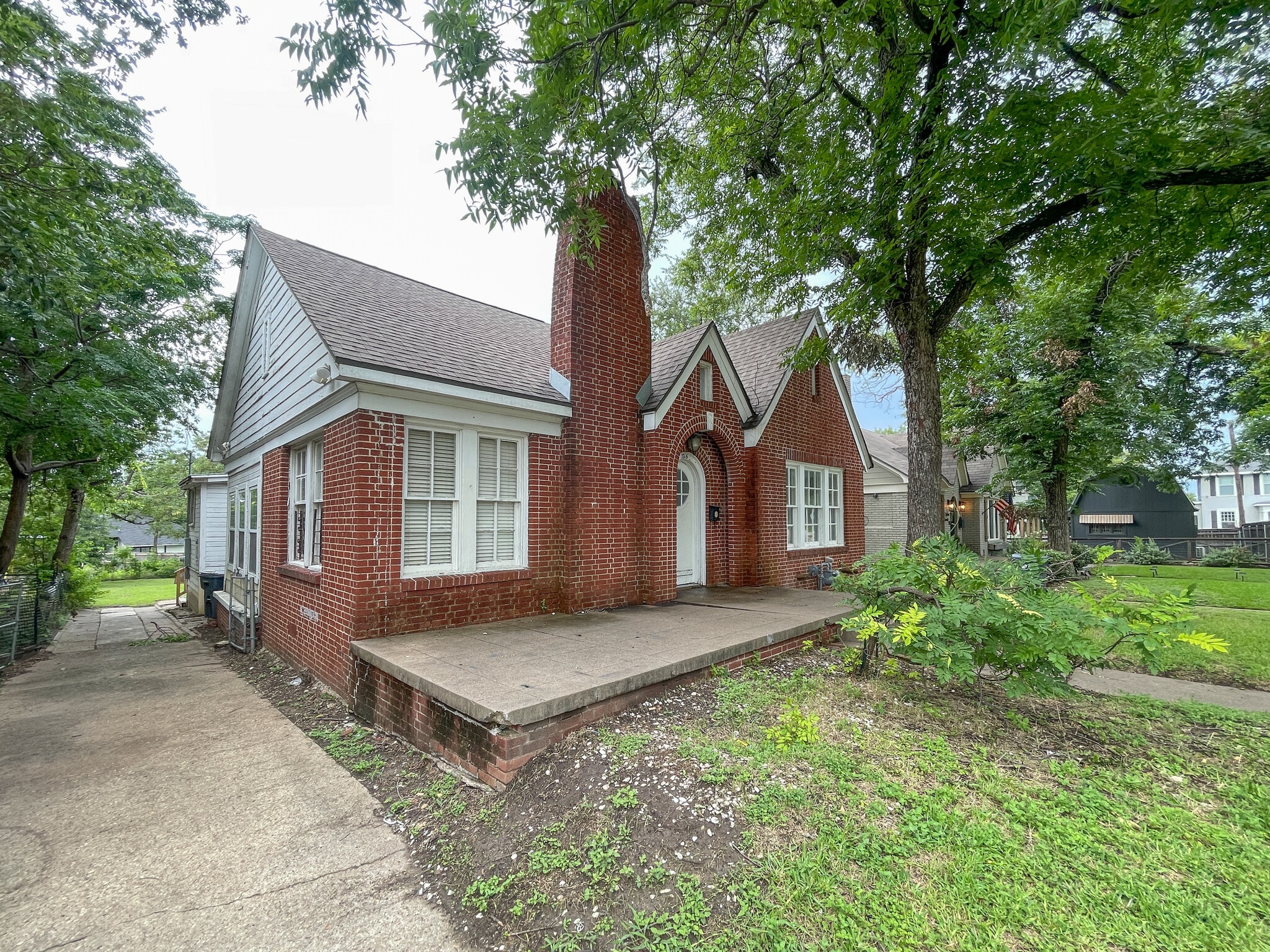 Building Photo - 1816 Colonial Ave