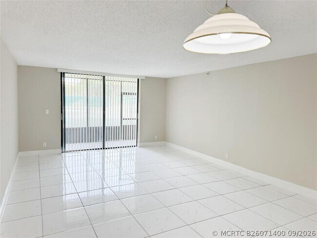 Building Photo - 2788 Tennis Club Dr