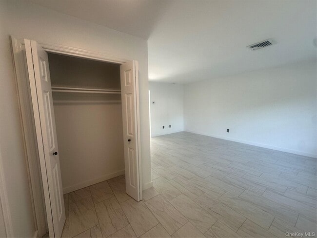 Building Photo - 256 Quassaick Ave