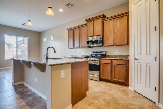 Building Photo - 3 Bedroom - 2 Bath plus Den - 2224 Sq. Ft....