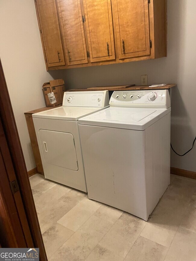 Building Photo - 3449 Creekwood Dr SE