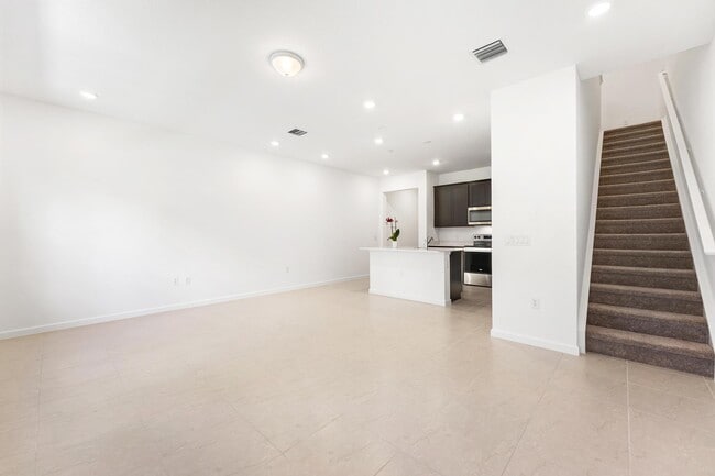 Building Photo - 4315 Efendi Dr