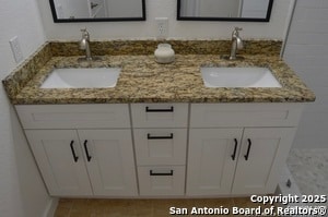 Building Photo - 812 Uvalde St