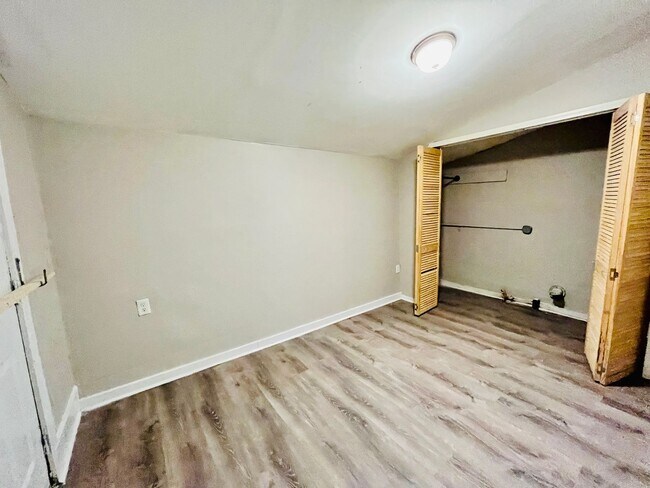 Building Photo - Updated 2 bedroom Portland house- Section ...