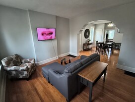 Building Photo - 3220 Itaska St