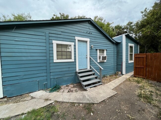 Building Photo - 271 E Lambert St