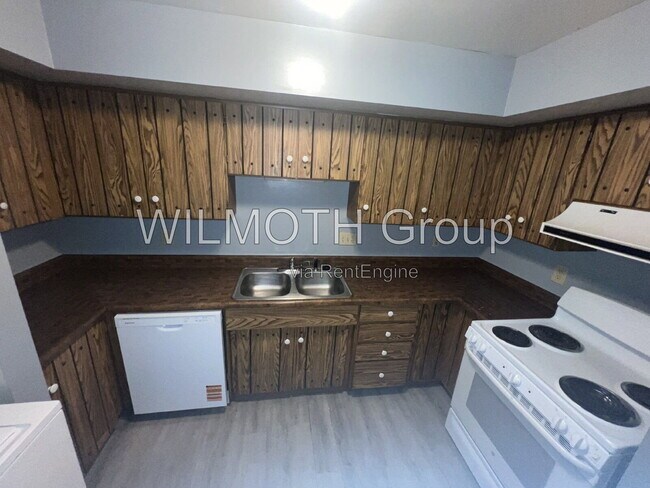 Building Photo - 1310 Millerwood Dr
