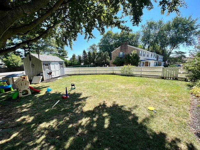 Building Photo - Beautiful 3-Bedroom Townhome on a Cul-De-Sac in Bensalem! Available January 2026!