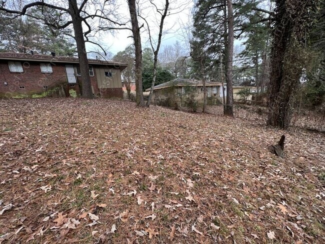 Building Photo - 2 Woodcliff Cir