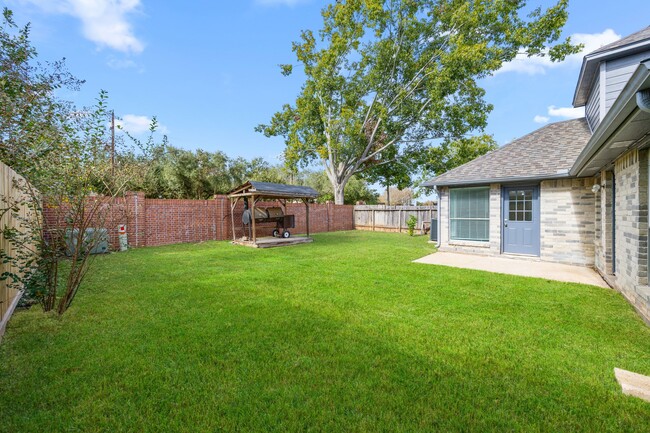 Building Photo - 2010 Courtshire Ln