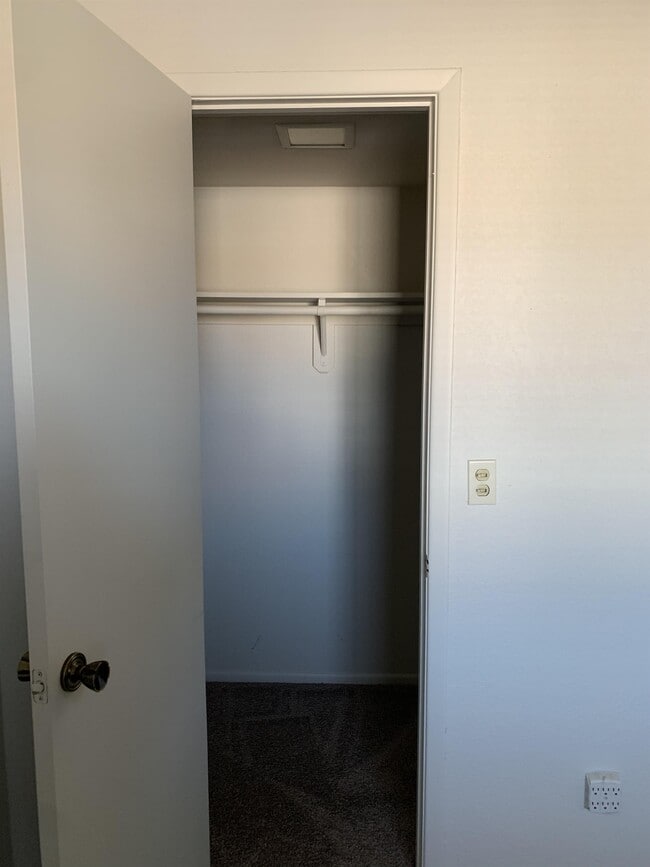 Building Photo - 2182 N Pantano Rd