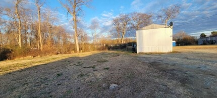 Building Photo - Ready to Move in