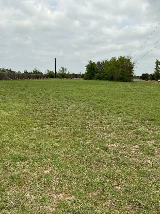 Building Photo - 5/4/3  Home with Game room in WALKING DISTANCE TO THE MARINA