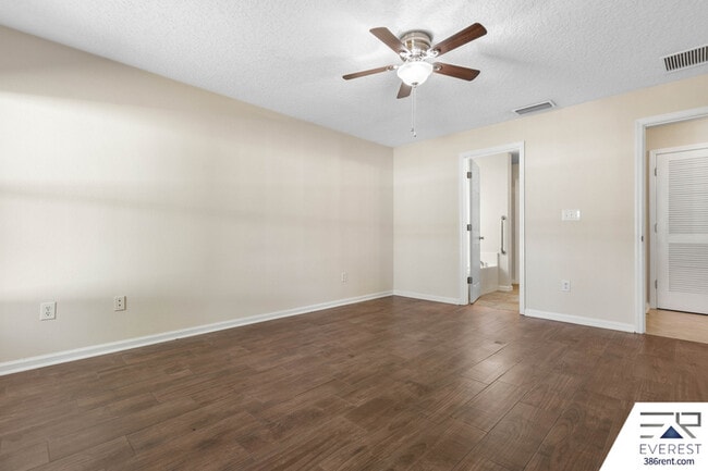 Building Photo - 9 Waywood Pl