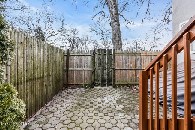 Building Photo - 1200 Bridge St