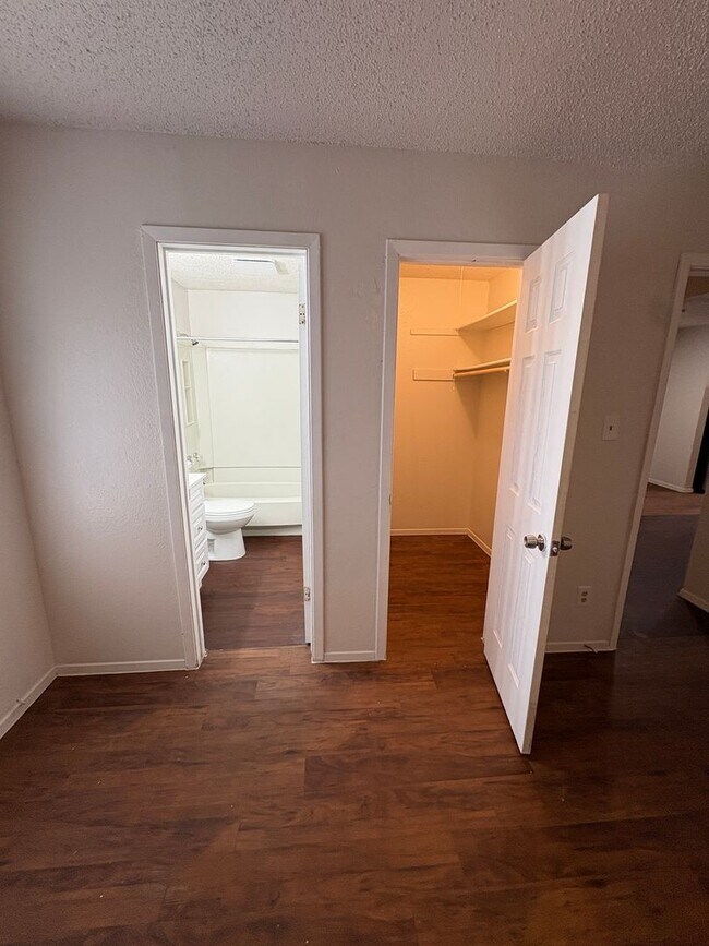 Building Photo - 806 Sirocco Dr