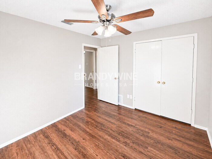 Building Photo - 3025 Jamestown Dr