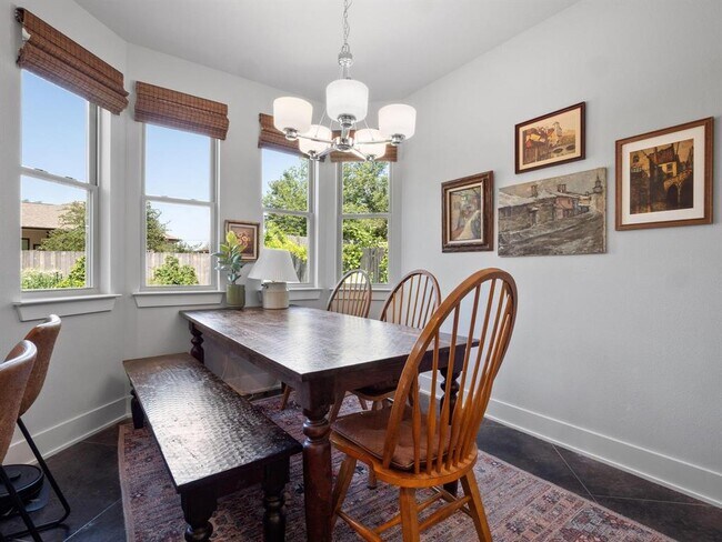 Building Photo - 10103 Twin Lake Loop