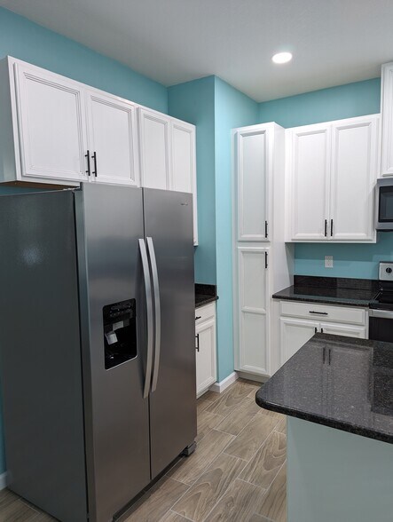 Building Photo - 2010 Seminole Blvd S