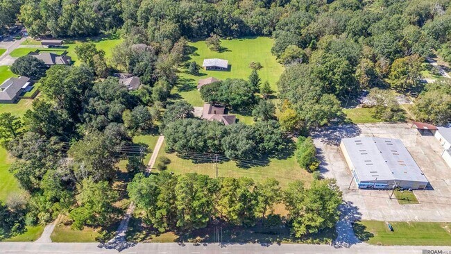 Building Photo - 9655 Sullivan Rd