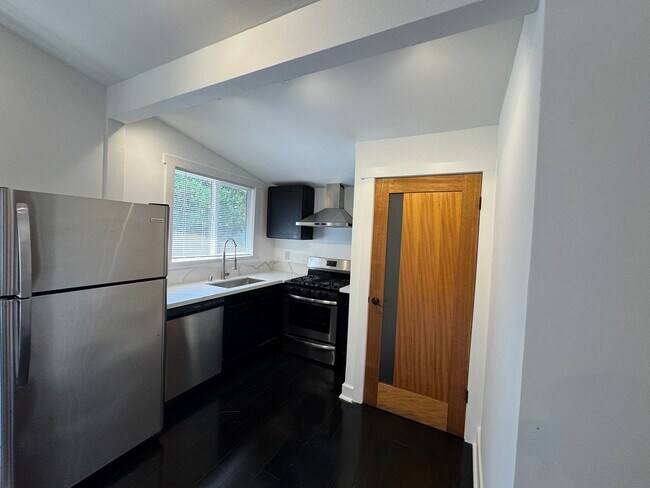 Building Photo - Cincinnati Duplex