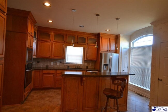Building Photo - 3032 Drakeshore Dr