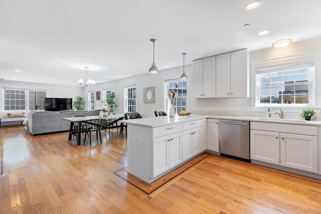 Building Photo - 10 Allen Ct