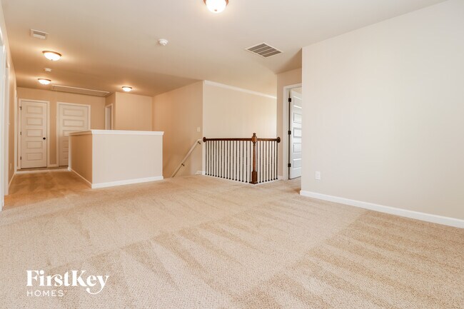 Building Photo - 225 Villa Grande Dr