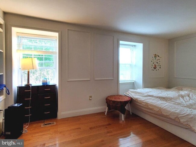 Building Photo - 15840 Buena Vista Dr